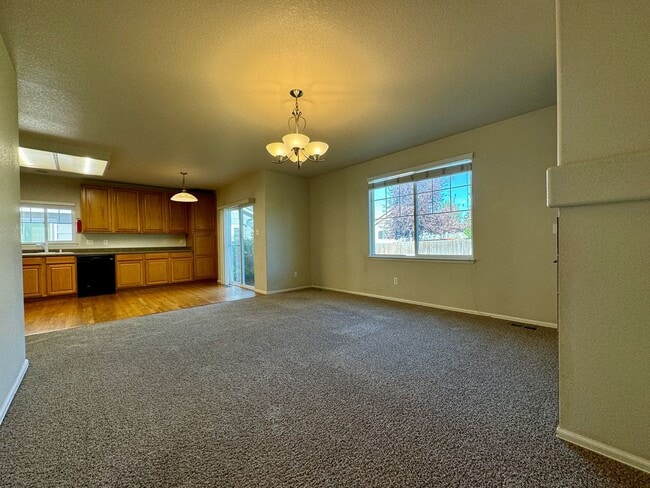 Building Photo - 3 Bedroom Home With Plenty of Space! Avail...