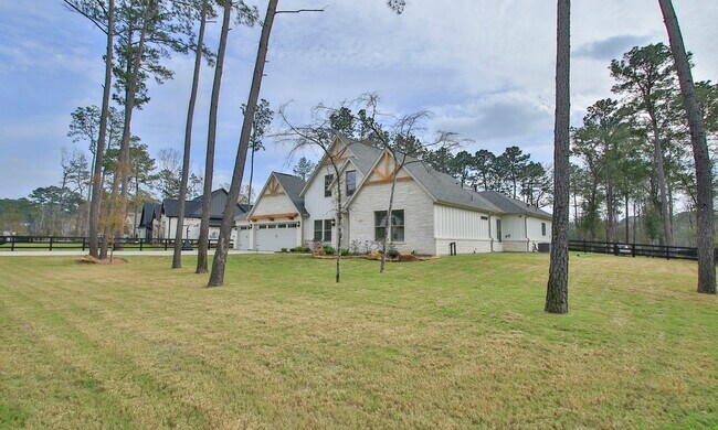 Building Photo - 21359 Monarch Dr