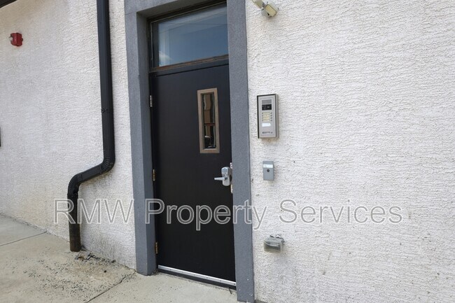 Primary Photo - 4000 W Girard Ave