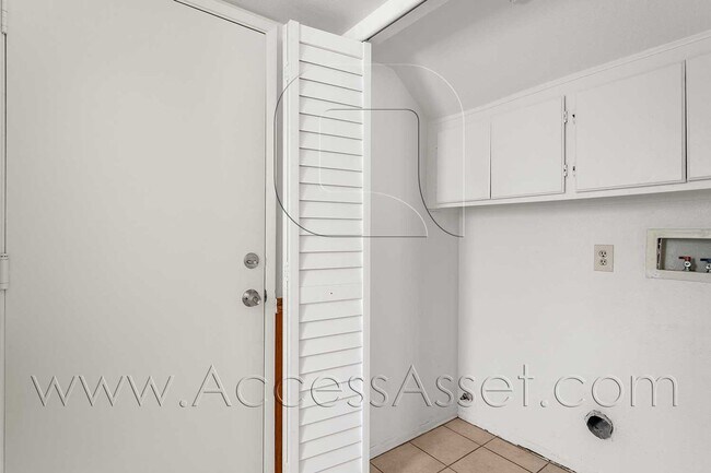 Building Photo - Charming 3 Bed/2.5 Bath Home With A Spacious Backyard And 3-Car Garage in Lake Elsinore!