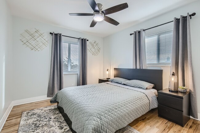 Building Photo - 660 W 79th Pl