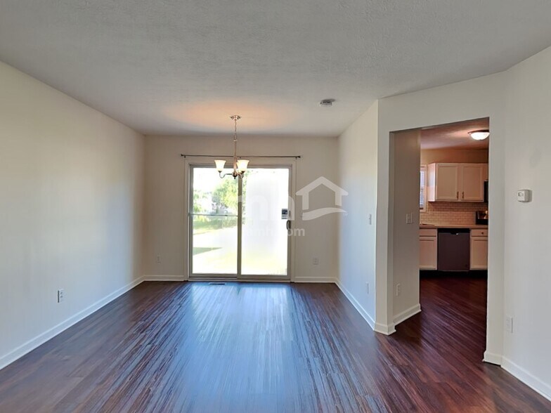 Building Photo - 2021 Belmont Dr