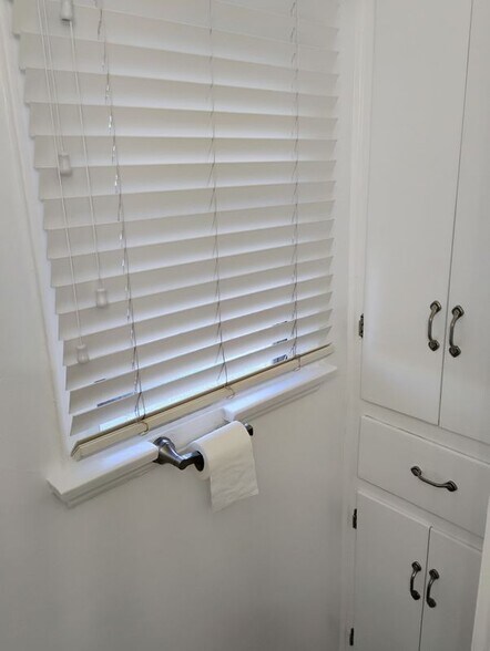 Building Photo - 664 W 3rd St