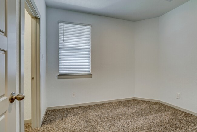 Building Photo - 3012 Gunnersbury Dr