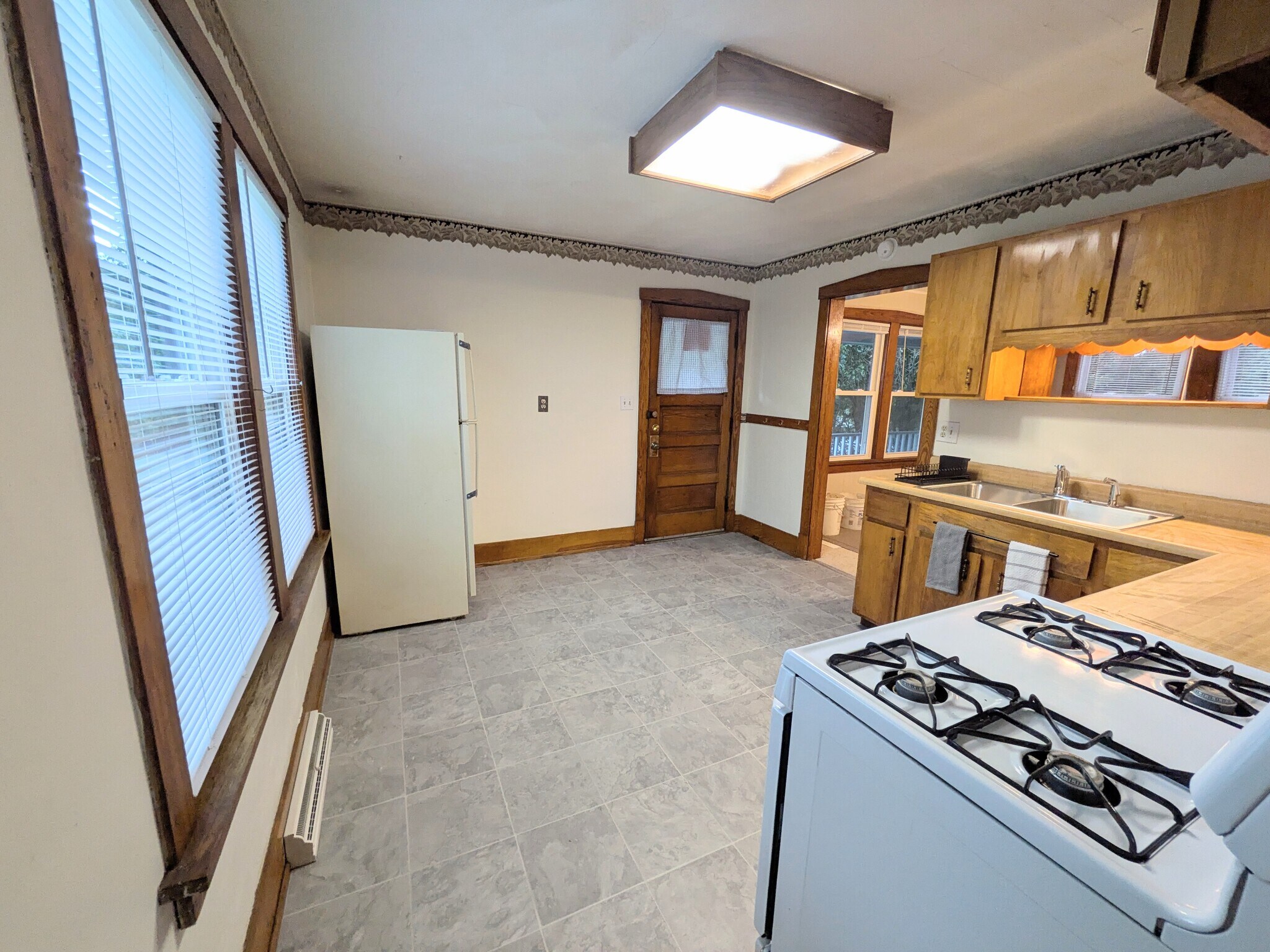 Kitchen - 118 Harding Ave