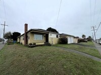 Building Photo - 905 W Harris St