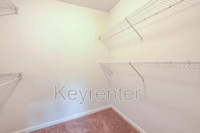 Building Photo - 5928 Rolling Ridge Dr