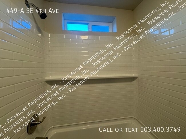 Building Photo - 449 SE 4th Ave