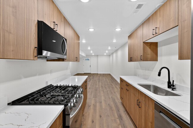 Building Photo - L199ER