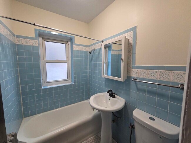 Building Photo - 6324 N Albany Ave