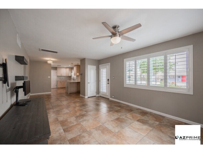 Building Photo - Lovely 3/2 Phoenix House with Backyard Oasis!