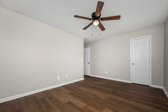 Building Photo - Hamlet Square Townhomes -2304A