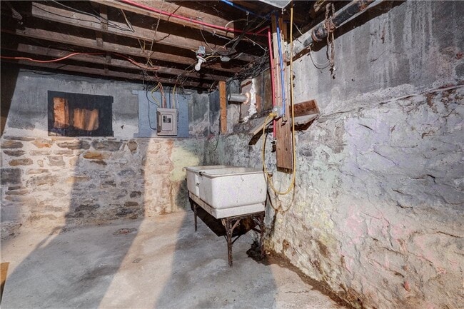 Building Photo - 459 Parsells Ave