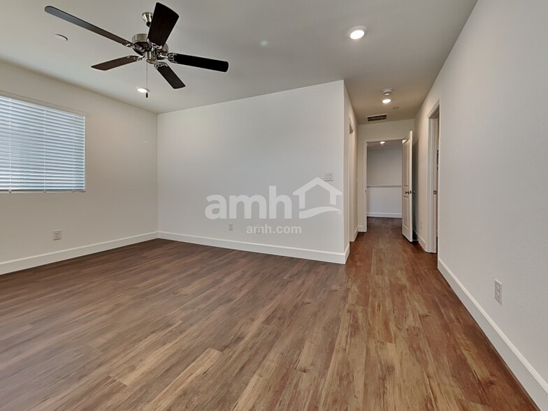 Building Photo - 104 Island Plumeria Ln