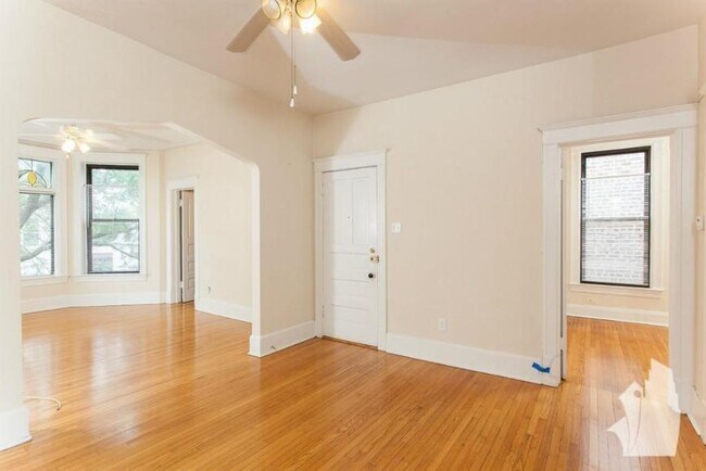 Primary Photo - 2 bedroom in Chicago IL 60657