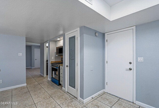 Building Photo - 6141 Sierra Valle Ln