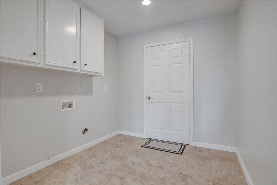 Building Photo - 327 Gentilly Dr