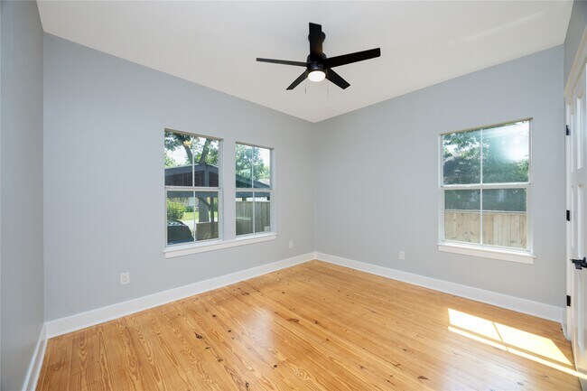 Building Photo - 1102 Bingham St