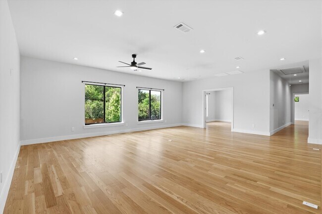 Building Photo - 13693 Peyton Dr