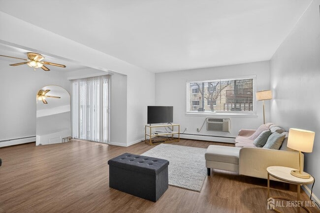 Building Photo - 22 Lake Ave