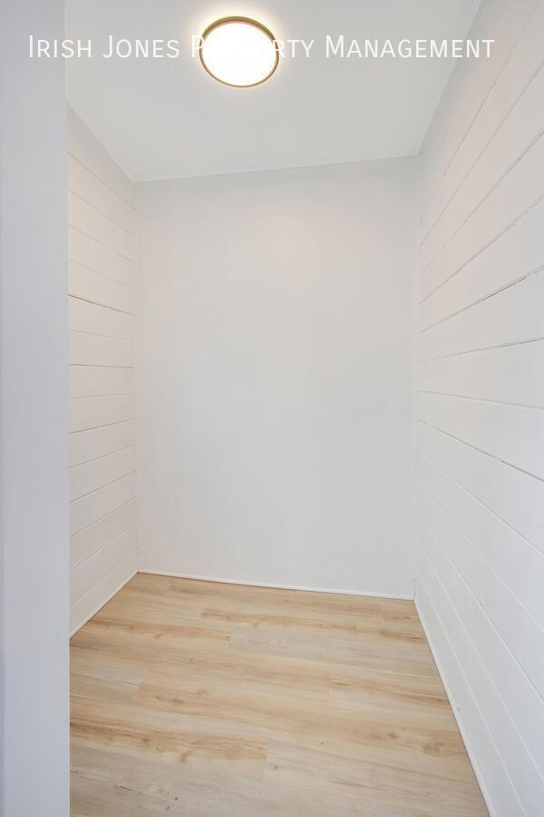 Building Photo - 9 West Ave