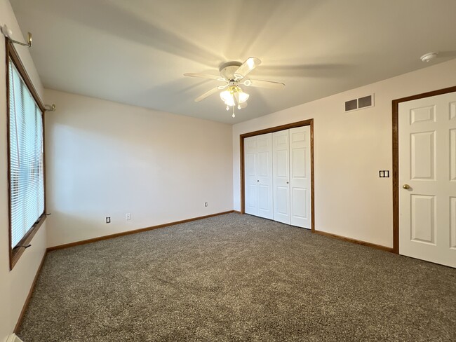 Building Photo - 2742 Pleasant View Dr