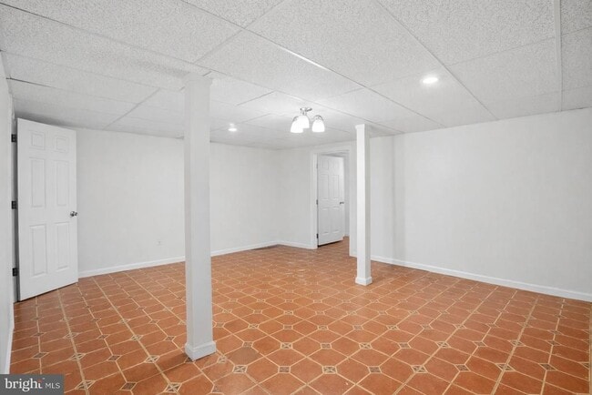 Building Photo - 102 Eaton Dr