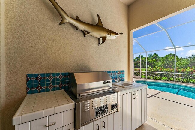 Building Photo - 8485 SE Palm Hammock Ln