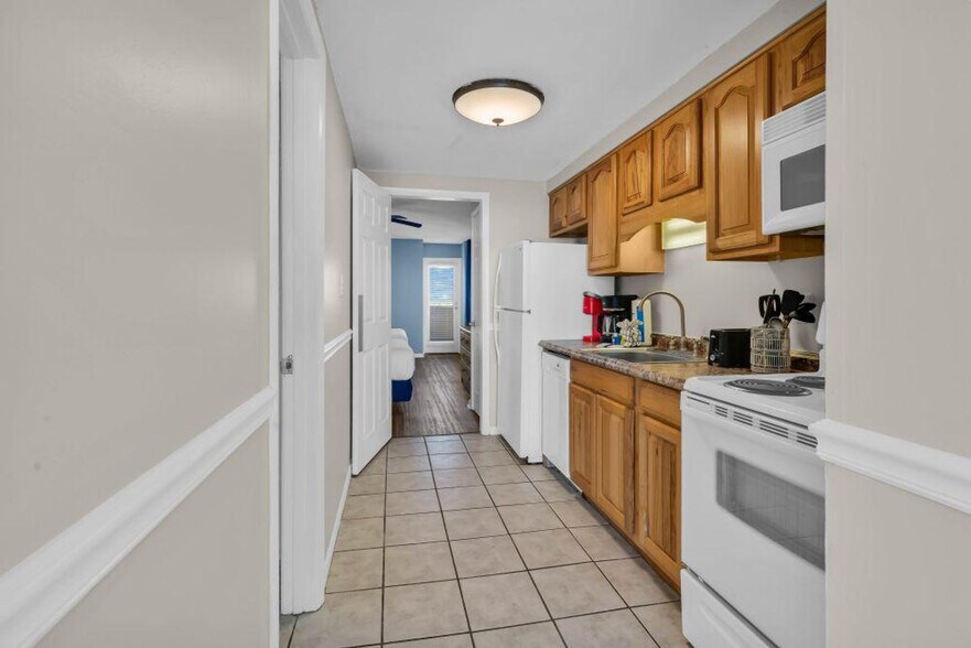 Building Photo - 2500 N Ocean Blvd