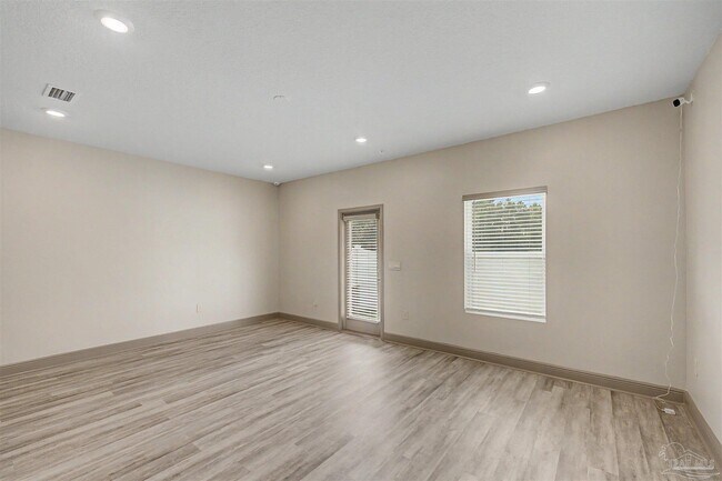Building Photo - 9055 Golden Eye Dr