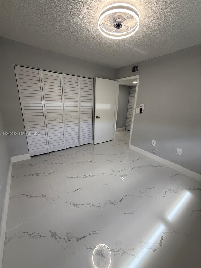 Building Photo - 9937 Nob Hill Pl