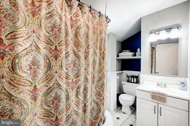 Building Photo - Charming Home in King of Prussia