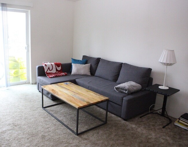 Building Photo - REANEY PARK APTS