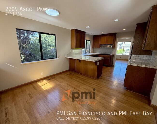 Building Photo - 2209 Ascot Pkwy