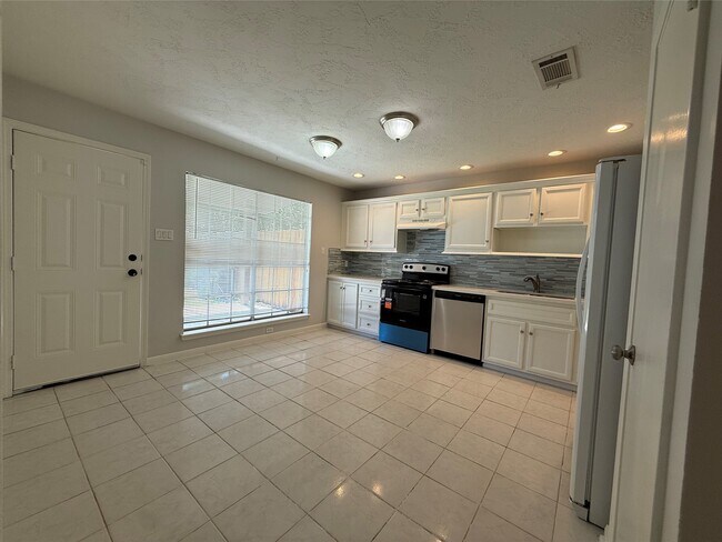 Building Photo - 9503 Homeland Dr