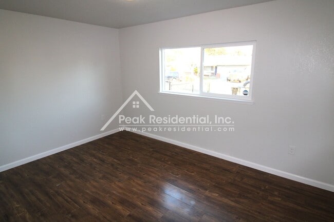 Building Photo - Updated 2bd/1ba Orangevale Duplex with Gar...
