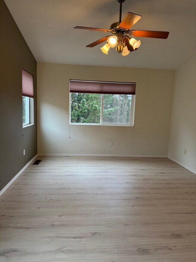 Building Photo - 15797 NW Wismer Dr