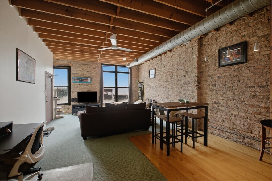 Building Photo - 660 W Grand Ave