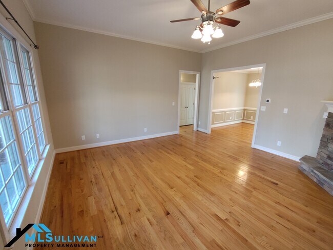 Building Photo - 279 Weaver Ridge Rd