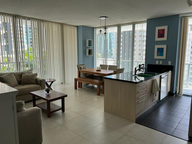 Building Photo - 1111 SW 1st Ave