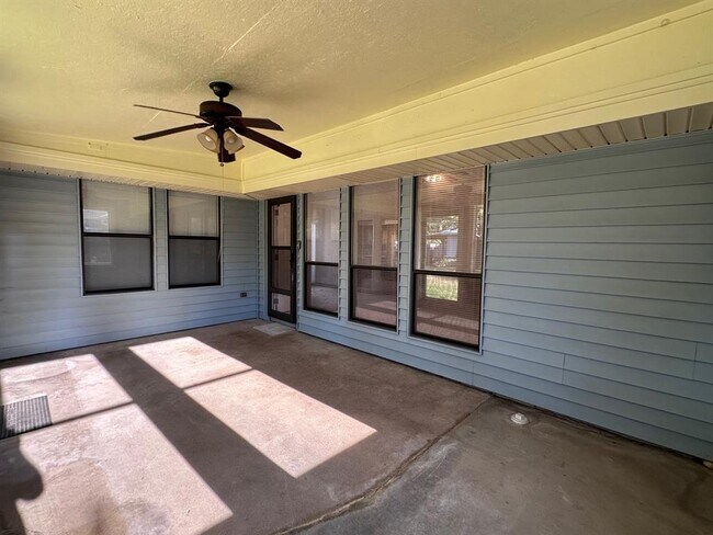 Building Photo - 110 Puna Ln