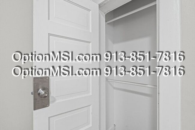 Building Photo - West Plaza!!!