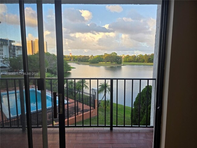 Building Photo - 9688 Fontainebleau Blvd