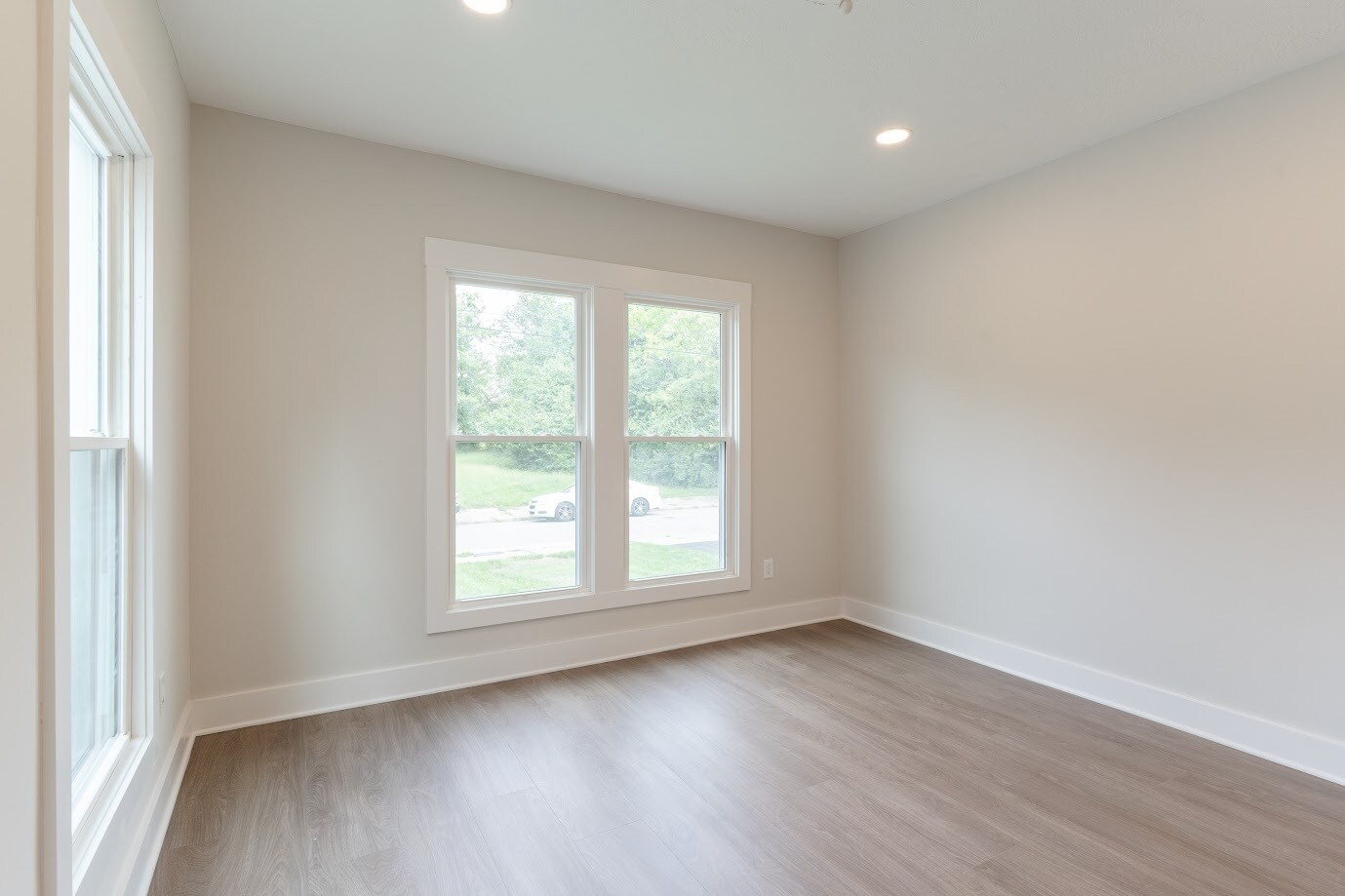 Building Photo - 1464 E 123rd St