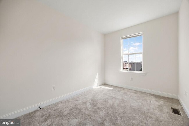 Building Photo - 615 Pony Ln