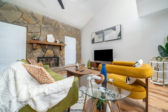 Building Photo - 246 Toweridge Dr SW