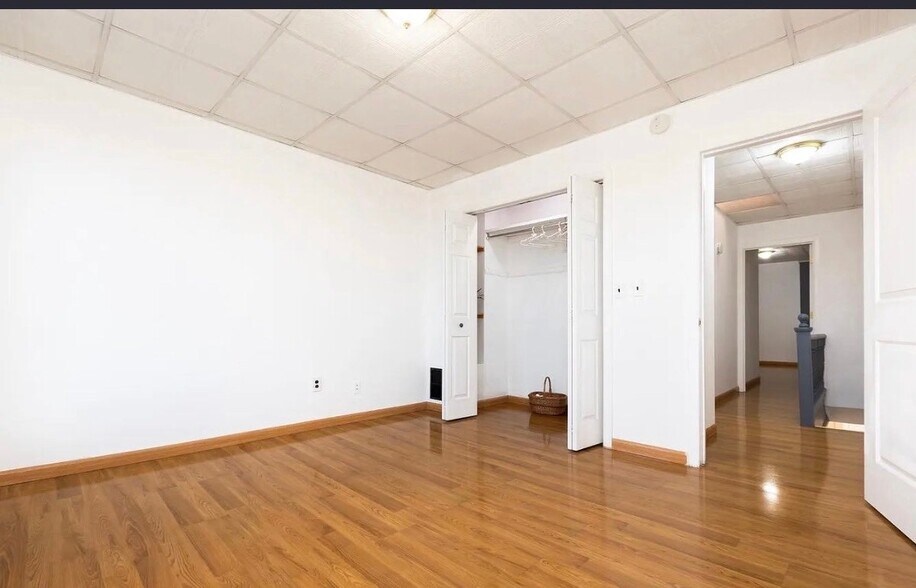 Building Photo - 518 S Kenwood Ave