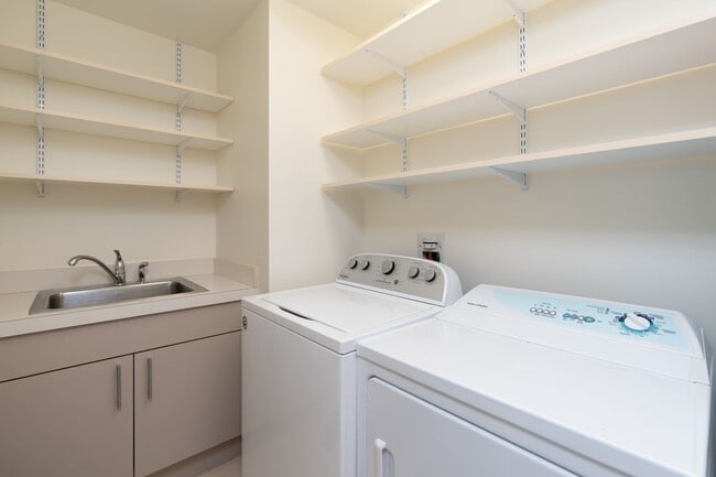 Building Photo - HOKUA 3 bedroom FULLY FURNISHED