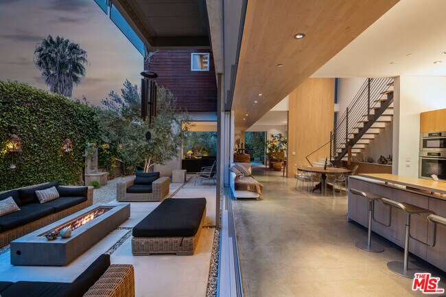 Building Photo - 716 Brooks Ave