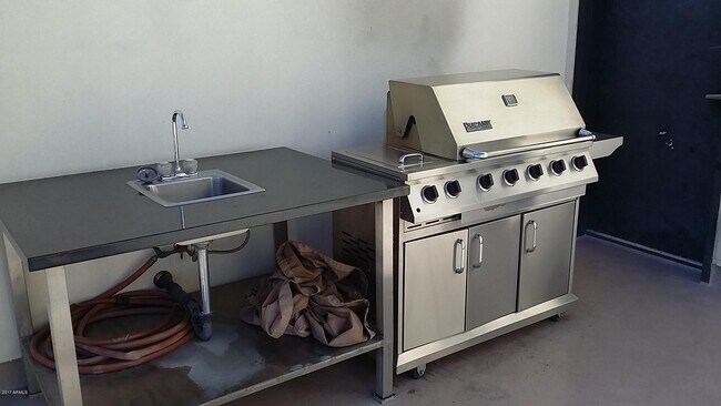 Building Photo - 914 E Osborn Rd